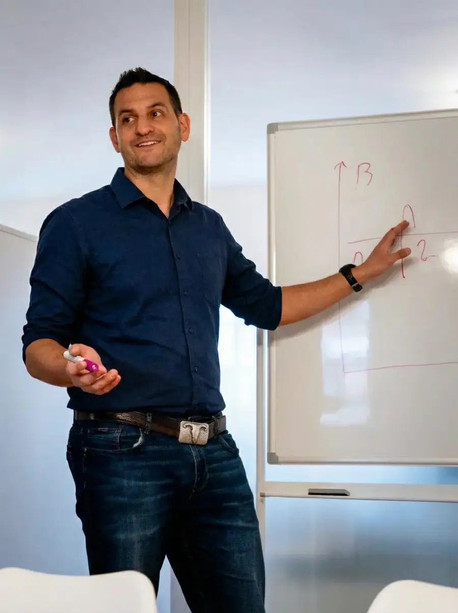 Nico Reis im Workshop am Whiteboard